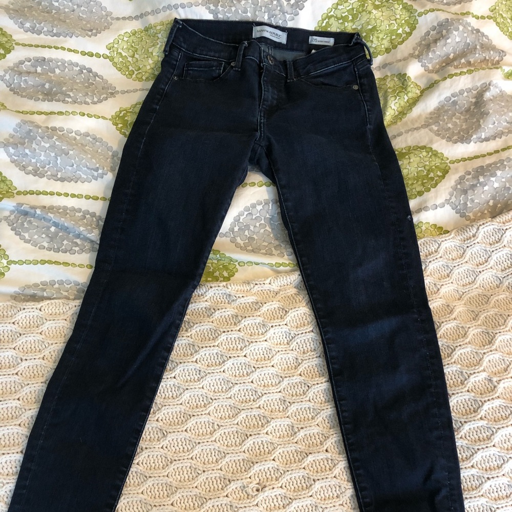 Banana republic size 26 skinny jeans (dark blue)
